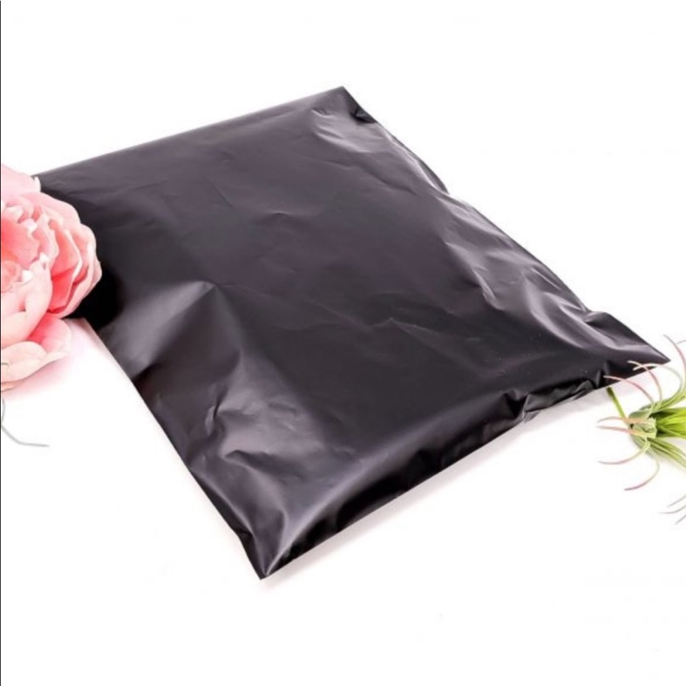 25 10X13 Black Poly Mailers PRICE IS FIRM - Picture 6 of 6
